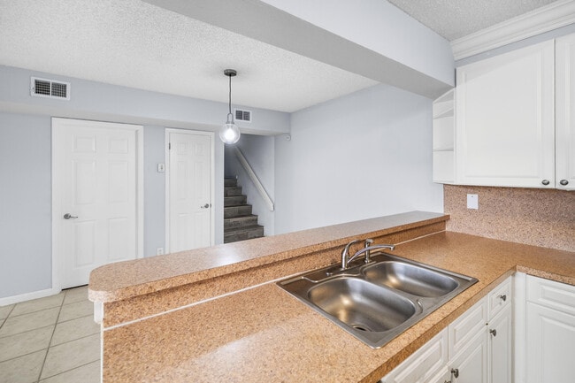 Building Photo - 8237 Severn Dr