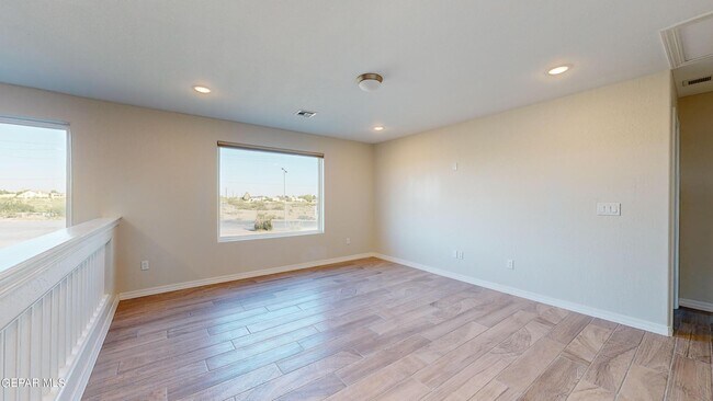 Building Photo - 500 La Entrada Cir