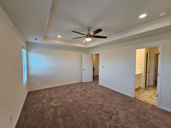 Building Photo - Like New Town Home in Kellerton Place, Monroe!