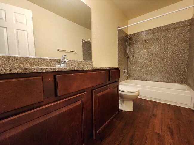 Building Photo - Beautiful Bella Vita 1 Bedroom/1 Bath unit.