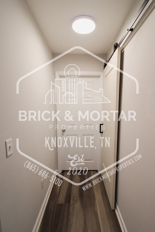 Building Photo - 900 Glendower Way