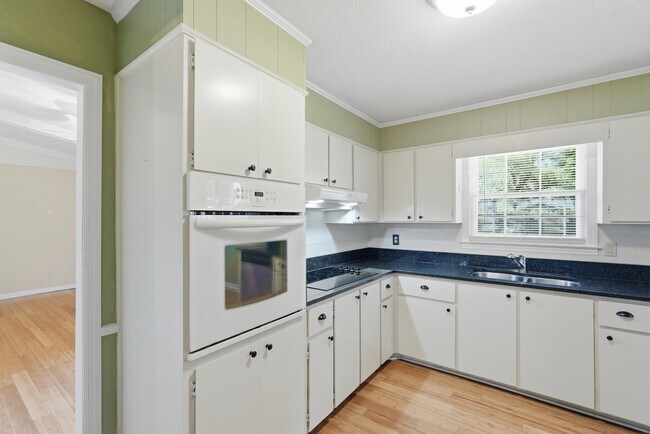Building Photo - 65 S Cromwell Rd