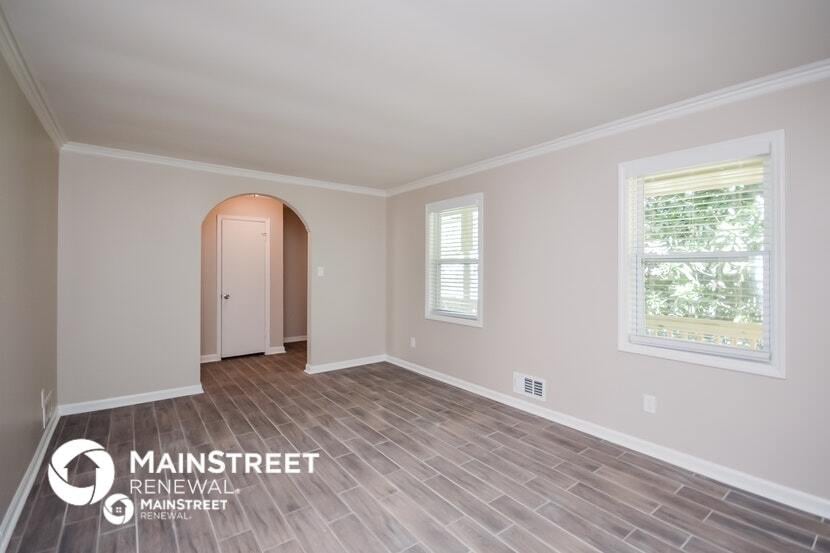 Building Photo - 3000 Lakeridge Dr SE