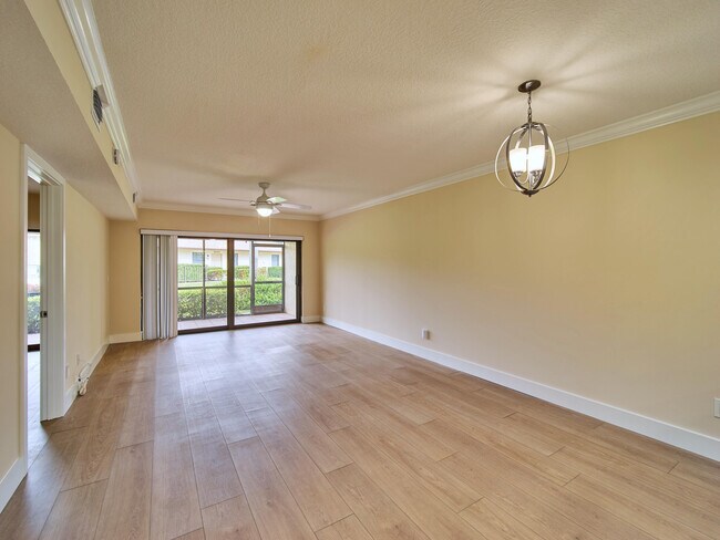 Building Photo - 1101 Pinecrest Cir