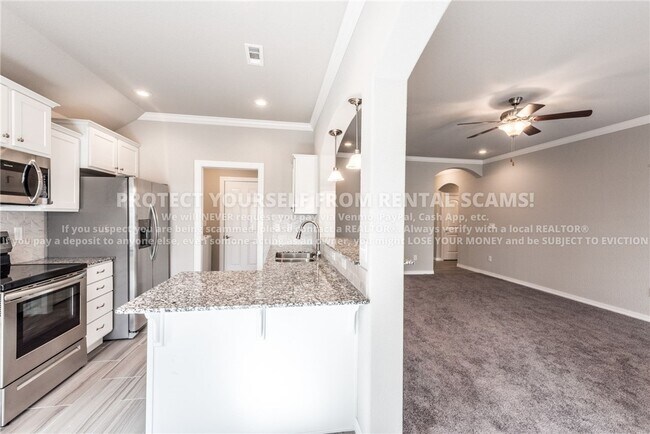 Building Photo - 1121 Gardenia St