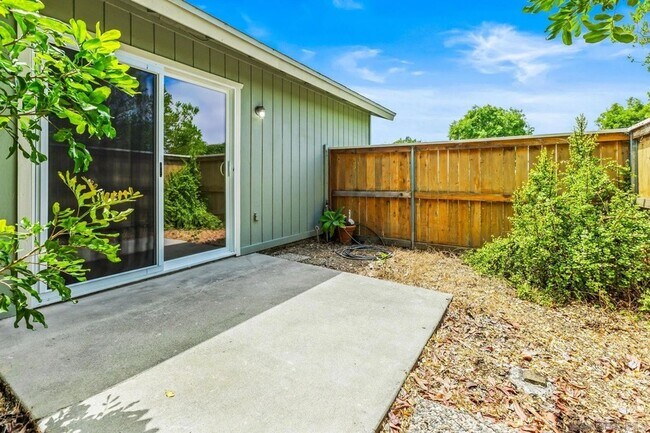 Building Photo - 1809 Eastwood Ln