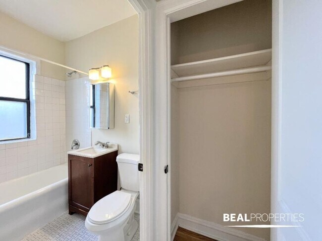 Building Photo - 0 bedroom in CHICAGO IL 60640