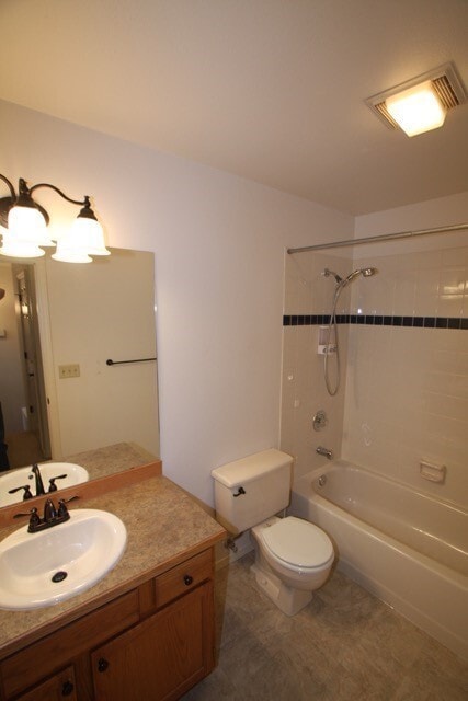 Building Photo - Large 3 Bedroom Updated Townhouse w/ Fence...
