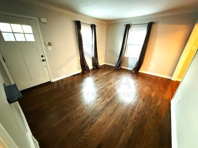 Building Photo - 389 Channing St