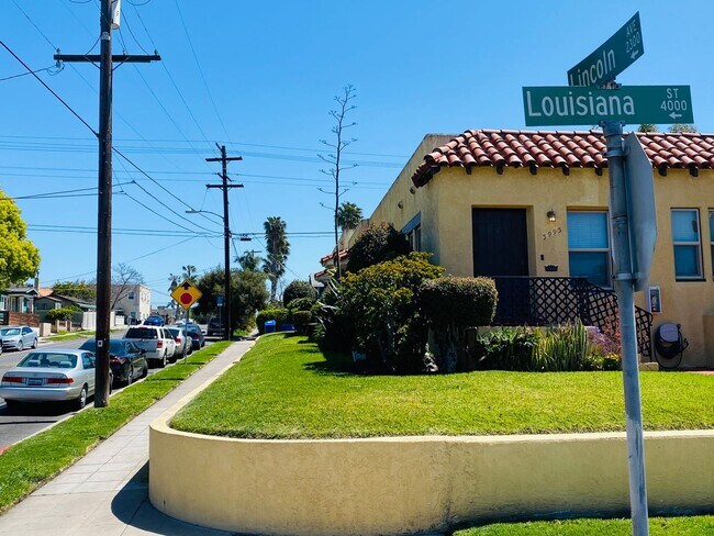 Building Photo - Charming 1 Bedroom North Park Apartment! Assigned Garage! Patio! In Unit Wash/Dryer!