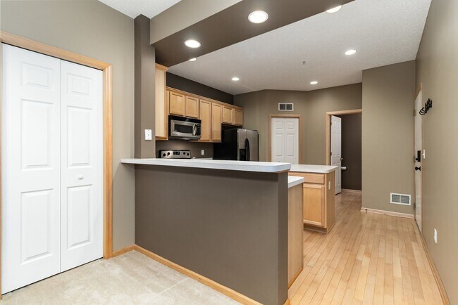 Building Photo - 2 Bed | 2 Bath in The Lakes of Blaine