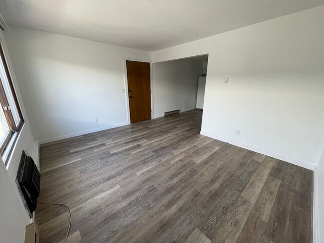 Building Photo - 915 Genrich St