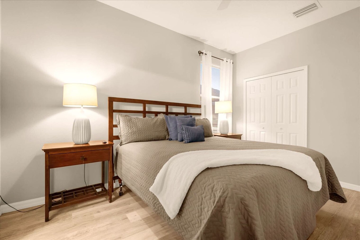 Building Photo - 337 Orista Dr