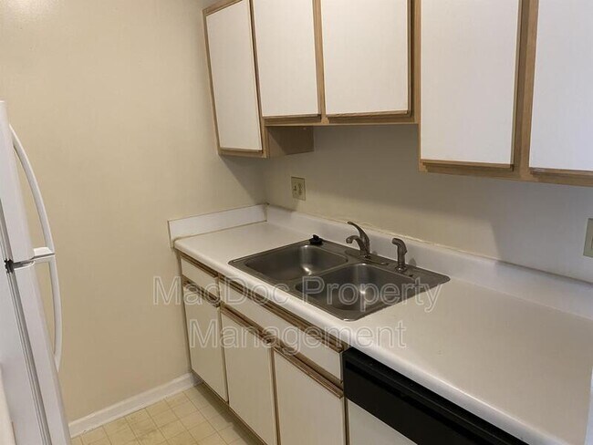 Building Photo - 38 White Pine Cir