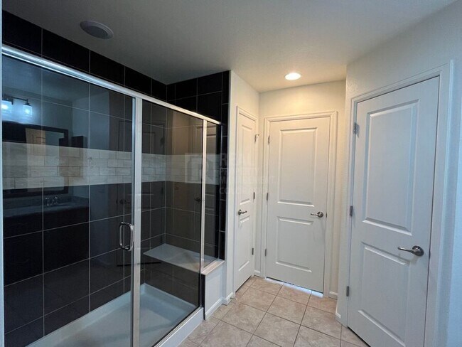 Building Photo - 325 Stone Creek Dr