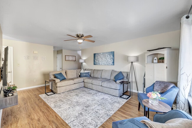 Building Photo - 341 Desplaine Rd