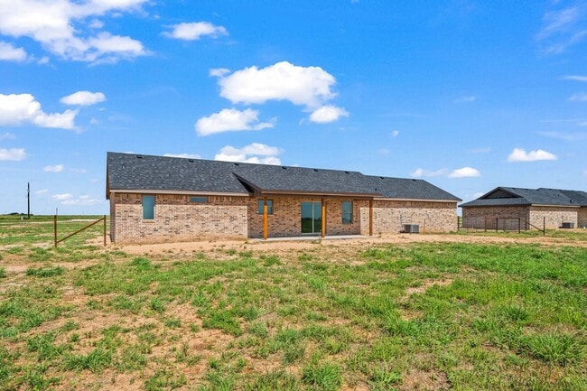Building Photo - Country Living In Idalou ISD!