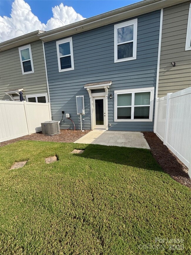 Building Photo - 414 Sagecroft Ln