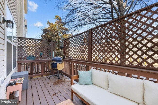 Building Photo - 381 Livermore Ln