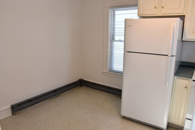 Building Photo - 352 Randolph St