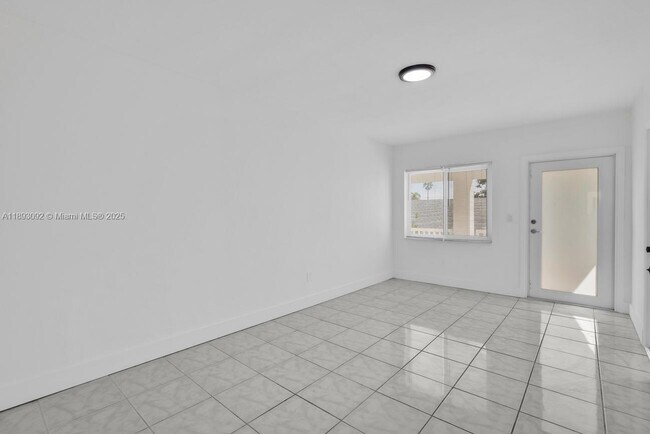 Building Photo - 550 NE 82nd Terrace