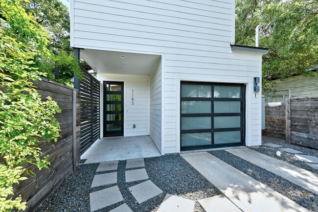 Building Photo - 1183 Oak Grove Ave