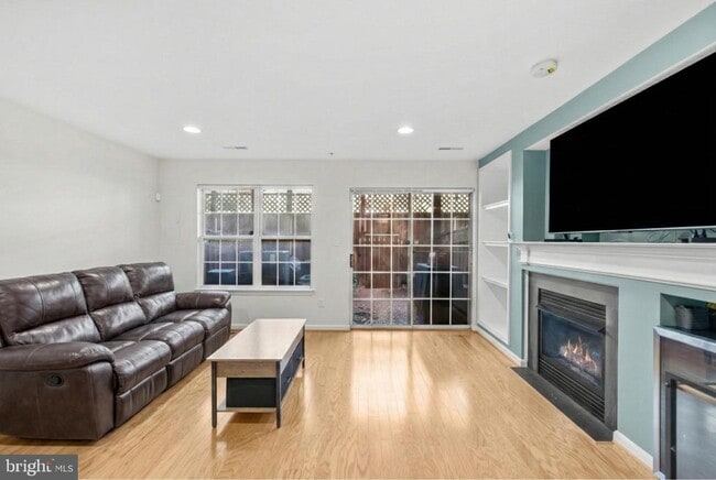 Building Photo - 381 Livermore Ln