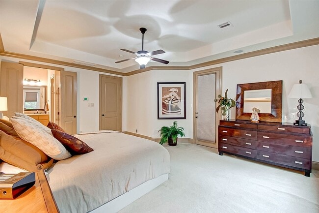 Building Photo - 7 Shearling Ct