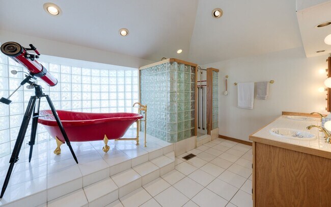 Building Photo - 508 Valley View Dr
