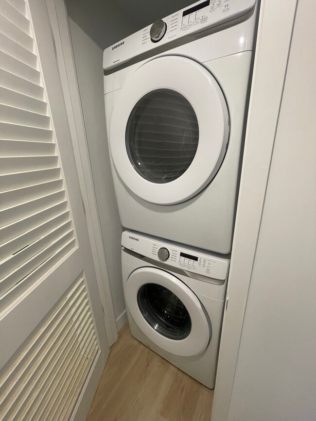 Building Photo - 530 NE 59th St