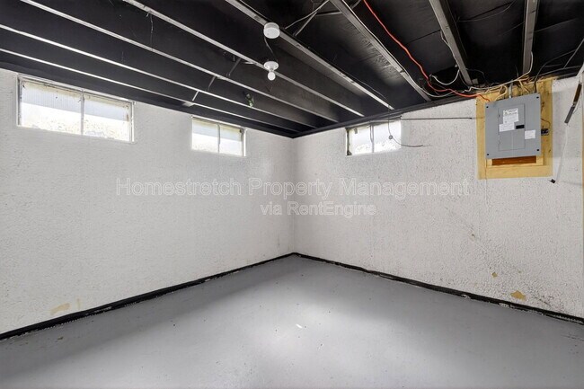 Building Photo - 1310 Petite Dr