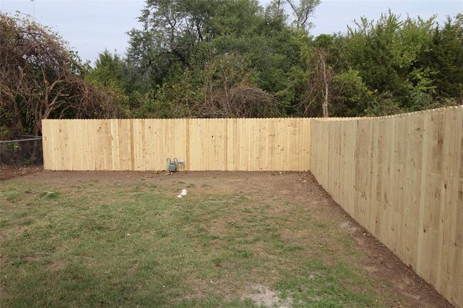 Building Photo - 225 Skylark Ct