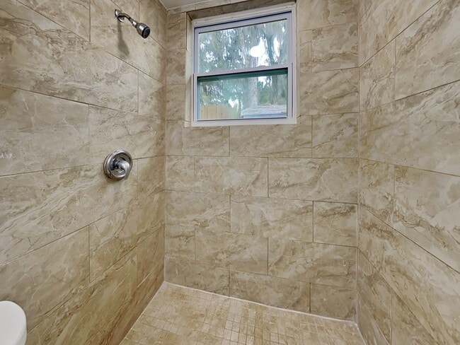 Building Photo - 307 S Montgomery Ave