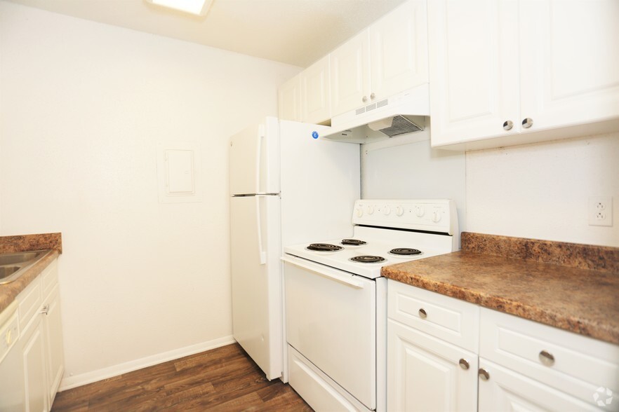2BR 1 1/2 BA - Park's Edge Apartments