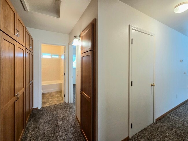 Building Photo - 1231/1233 Montana St. Duplex