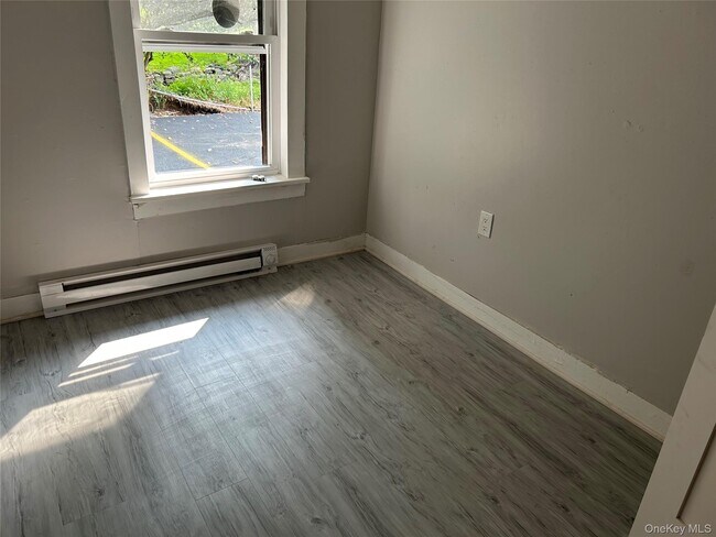 Building Photo - 404 NY-52