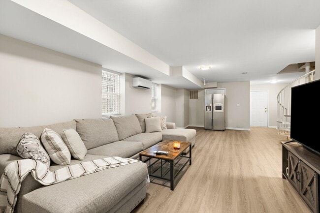 Building Photo - 359 Cator Ave