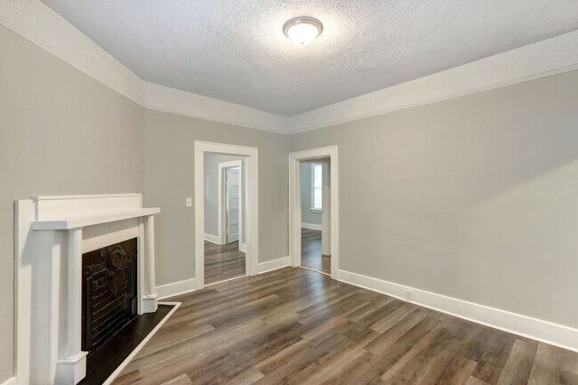 Building Photo - Newly Renovated 2BR/1BA Home In Downtown Savannah