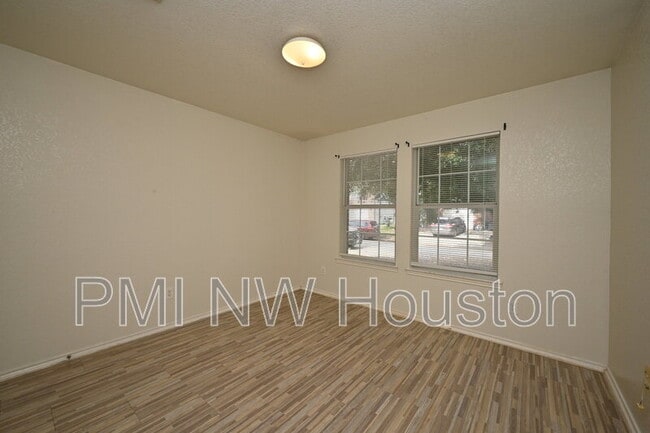 Building Photo - 12518 Sterlingstone Dr