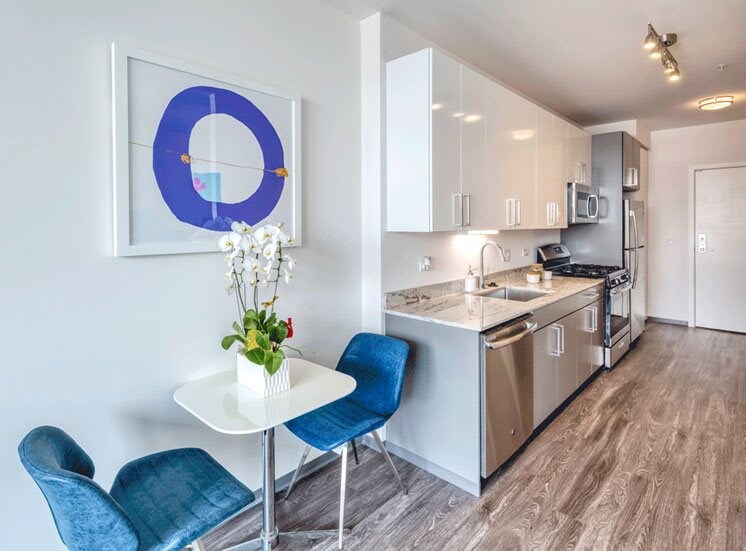 Primary Photo - 2354 N California Ave