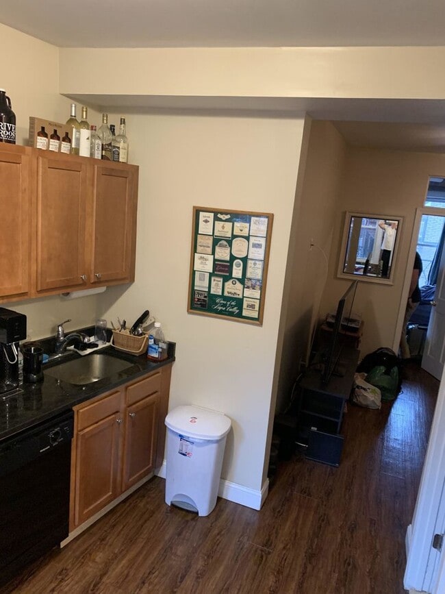 Building Photo - NORTH END 2 BED!!