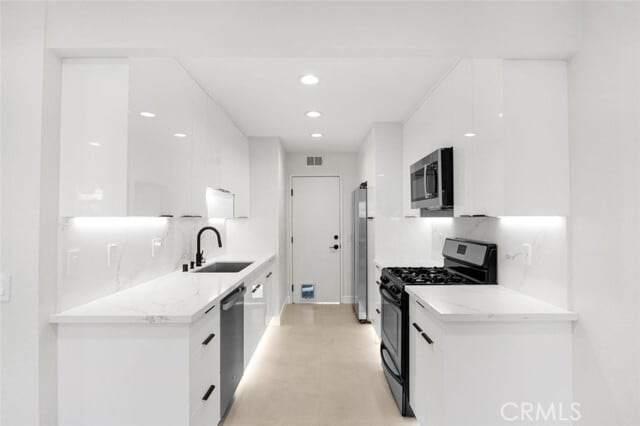 Building Photo - 7435 Shadyglade Ave