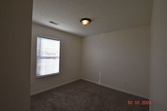 Building Photo - Three Bedroom Home in Greenfield