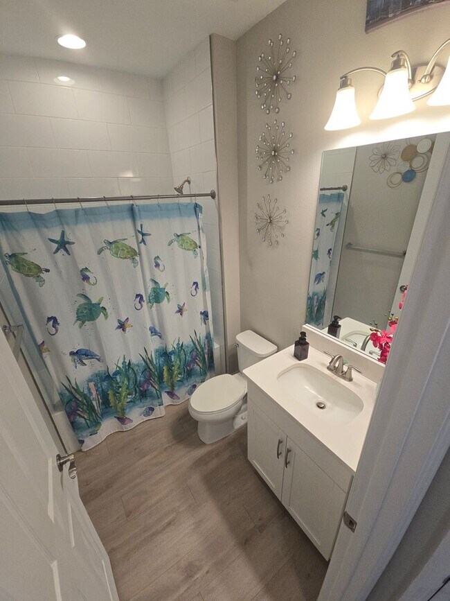 Building Photo - Gorgeous 5-Bedroom, 3-Bathroom in Riverview