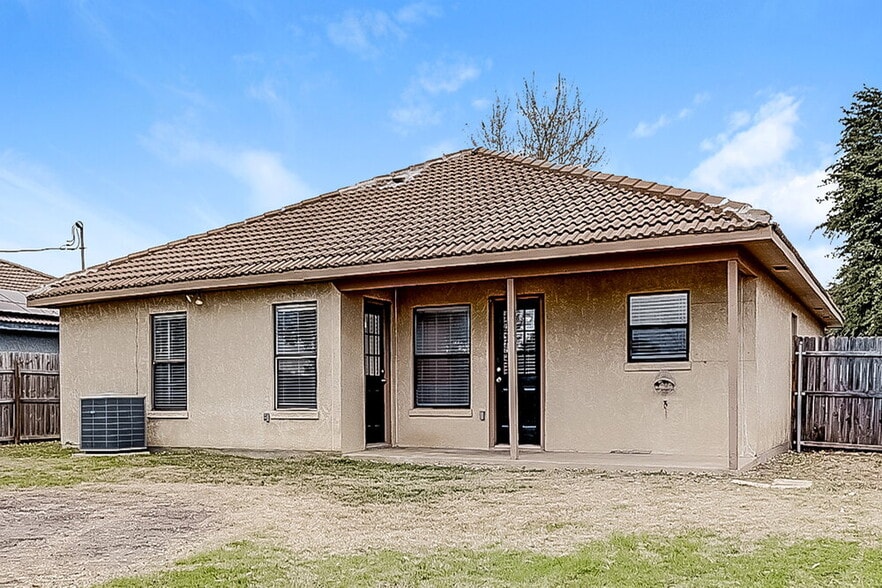 Building Photo - 1228 Nelson Pl