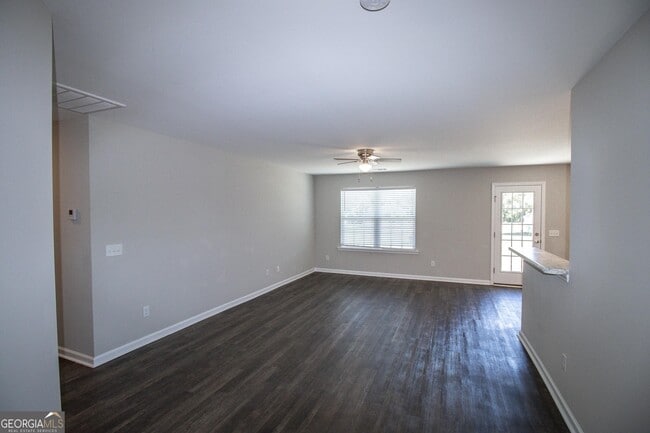 Building Photo - 107 Callaway Cres