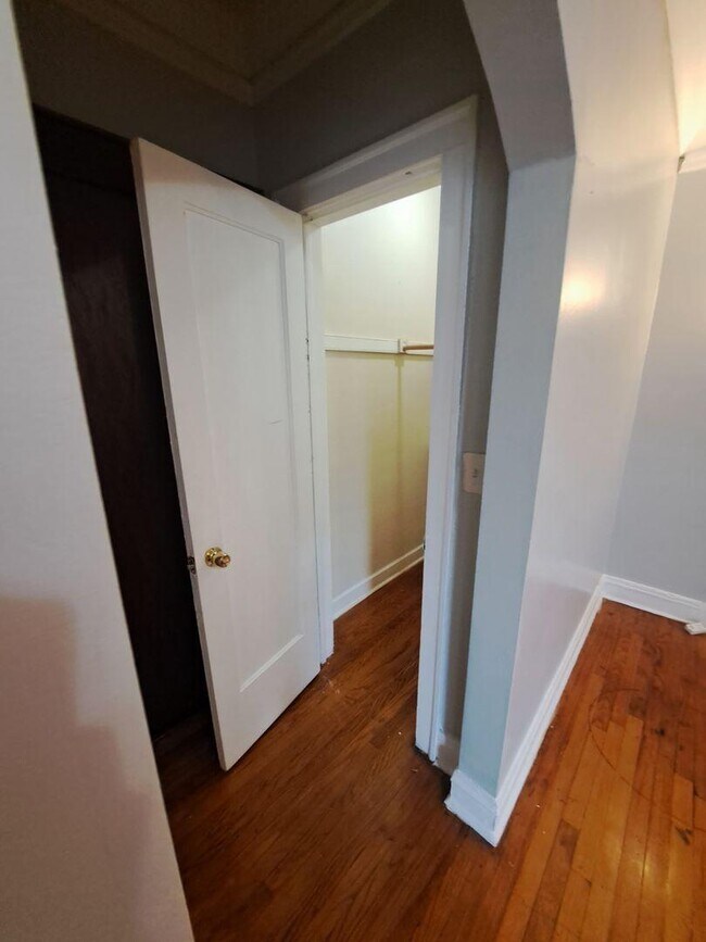 Building Photo - 3 bedroom in Chicago IL 60649