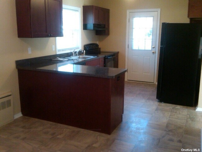 Building Photo - 6 Brook Path