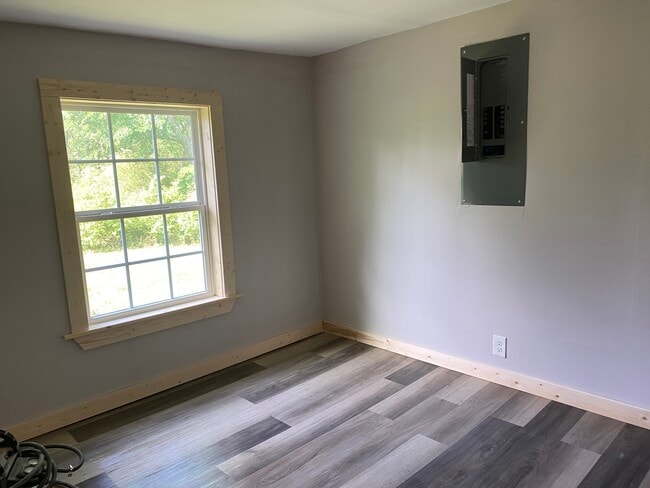 Building Photo - Daisy Ln