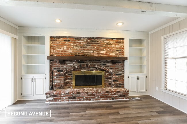 Building Photo - 10309 Century Ln